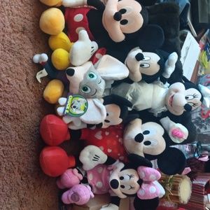 I'm selling mickey mouse  dolls and 2 mini mouse with one chuck E cheese mouse